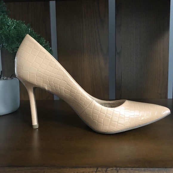 NEW KATY PERRY Sissy Embossed Stiletto Pump Pointed Toe Non Slip Sole Size 7 - Picture 6 of 10